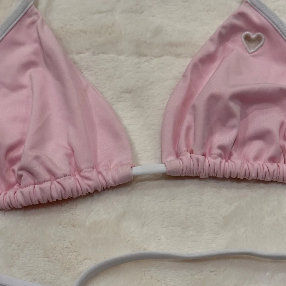 New! Frankies Bikinis Alessa Bikini Top pink with heart cutout 31075